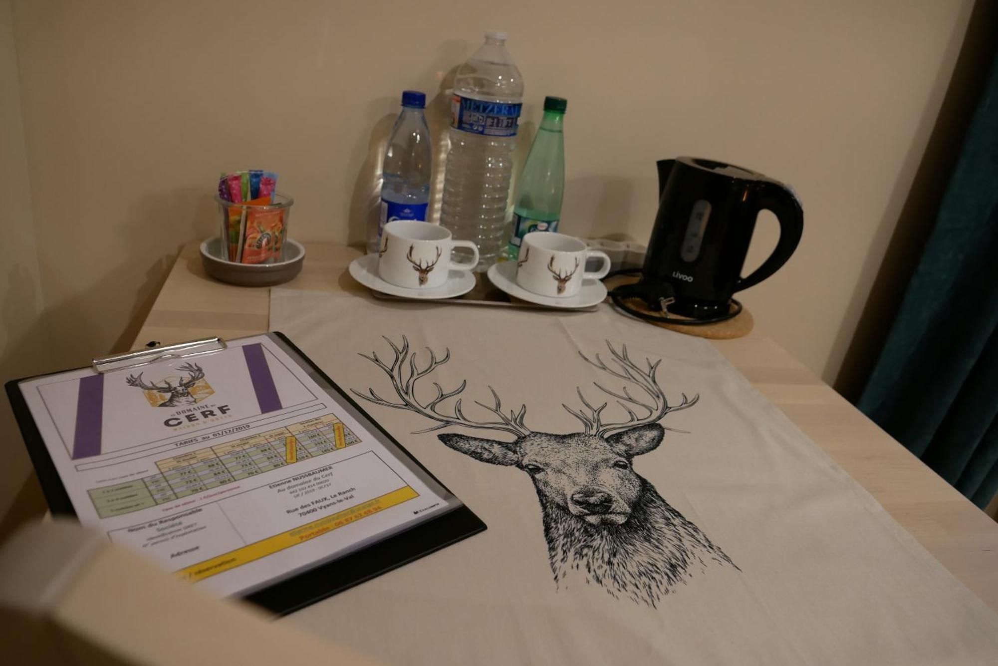 Au Domaine Du Cerf Bed & Breakfast Vyans-le-Val Room photo
